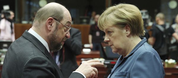 European Parliament President Martin Schulz, left, talks with German Chancellor Angela Merkel, during an EU summit at the European Council building in Brussels (File) - Sputnik International
