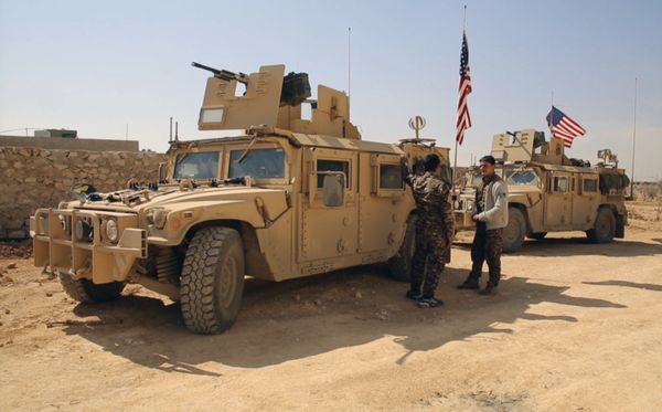 March 7, 2017 frame grab from video provided by Arab 24 network, shows fighters from the Syrian Democratic forces standing near U.S military vehicles on the outskirts of the Syrian town, Manbij, a flashpoint between Turkish troops and allied Syrian fighters and U.S.-backed Kurdish fighters, in al-Asaliyah village, Aleppo province, Syria March 7, 2017 frame grab from video provided by Arab 24 network, shows fighters from the Syrian Democratic forces standing near U.S military vehicles on the outskirts of the Syrian town, Manbij, a flashpoint between Turkish troops and allied Syrian fighters and U.S.-backed Kurdish fighters, in al-Asaliyah village, Aleppo province, Syria - Sputnik International