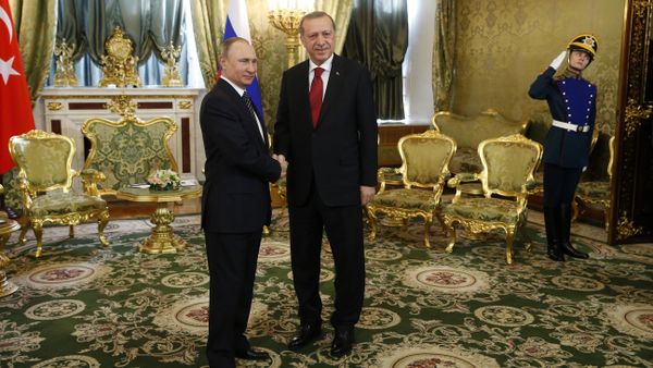 Russian President Vladimir Putin (L) shakes hands with Turkey's President Recep Tayyip Erdogan (R) ahead of their meeting in the Kremlin in Moscow, on March 10, 2017 Russian President Vladimir Putin (L) shakes hands with Turkey's President Recep Tayyip Erdogan (R) ahead of their meeting in the Kremlin in Moscow, on March 10, 2017 - Sputnik International
