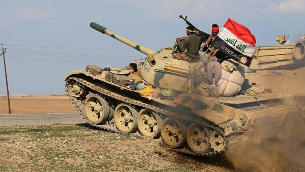 Iraqi government forces supported by fighters from the Abbas Brigade, which fight under the umbrella of the Shiite popular mobilisation units, advance in village of Badush, some 15 kilometres northwest of Mosul, during the ongoing battle to retake the city's west from Islamic State (IS) group jihadists on March 8, 2017 Iraqi government forces supported by fighters from the Abbas Brigade, which fight under the umbrella of the Shiite popular mobilisation units, advance in village of Badush, some 15 kilometres northwest of Mosul, during the ongoing battle to retake the city's west from Islamic State (IS) group jihadists on March 8, 2017 - Sputnik International