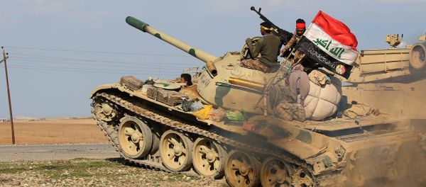 Iraqi government forces supported by fighters from the Abbas Brigade, which fight under the umbrella of the Shiite popular mobilisation units, advance in village of Badush, some 15 kilometres northwest of Mosul, during the ongoing battle to retake the city's west from Islamic State (IS) group jihadists on March 8, 2017 Iraqi government forces supported by fighters from the Abbas Brigade, which fight under the umbrella of the Shiite popular mobilisation units, advance in village of Badush, some 15 kilometres northwest of Mosul, during the ongoing battle to retake the city's west from Islamic State (IS) group jihadists on March 8, 2017 - Sputnik International
