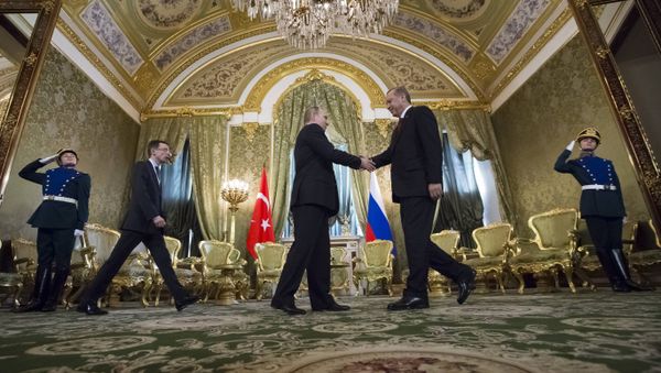 Russian President Vladimir Putin, second left, shakes hands with Turkey's President Recep Tayyip Erdogan during their meeting in the Kremlin in Moscow, Russia, Friday, March 10, 2017 - Sputnik International