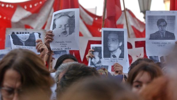 Relatives of Argentine disappeared during the Dirty War hold their photos in front of the Congress in Buenos Aires, Argentina Thursday. Augus 12, 2003. Relatives of Argentine disappeared during the Dirty War hold their photos in front of the Congress in Buenos Aires, Argentina Thursday. Augus 12, 2003. - Sputnik International