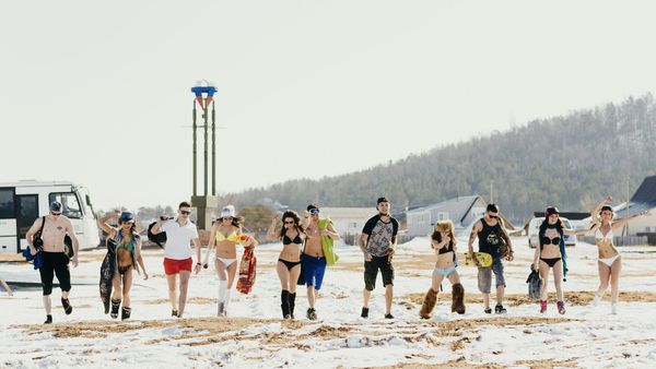 Meanwhile in Russia: Bikini Party at Frozen Lake Baikal - Sputnik International