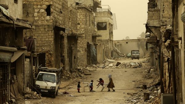 Syrians children play during a sandstorm in the once rebel held Karm al-Jabal neighbourhood in the northern city of Aleppo on March 10, 2017 Syrians children play during a sandstorm in the once rebel held Karm al-Jabal neighbourhood in the northern city of Aleppo on March 10, 2017 - Sputnik International