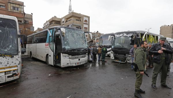 Syrian security forces and locals gather at the scene of a bombing following twin attacks targeting Shiite pilgrims in Damascus' Old City on March 11, 2017, in one of the bloodiest attacks in the Syrian capital - Sputnik International