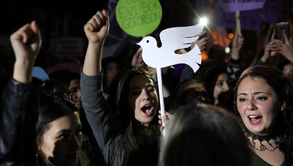 Greek Cypriots and Turkish Cypriots participate in a peace rally marking the international Women's Day inside the UN-controlled buffer zone of Nicosia, Cyprus March 8, 2017 Greek Cypriots and Turkish Cypriots participate in a peace rally marking the international Women's Day inside the UN-controlled buffer zone of Nicosia, Cyprus March 8, 2017 - Sputnik International