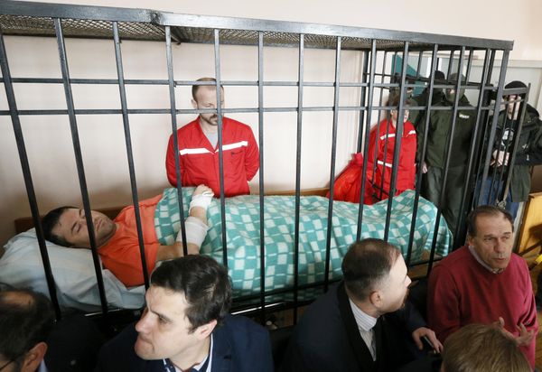 Head of Ukraine's tax and customs service Roman Nasirov, who is under investigation over the suspected embezzlement and who according to several unconfirmed local media reports recently suffered a heart attack, lies inside the defendant's cage during a court hearing in Kiev, Ukraine, March 5, 2017 - Sputnik International