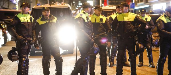Members of the police stand in line during a gathering of demonstrators waving Turkish flags outside the Turkish consulate in Rotterdam, on 11 March 2017 after Netherlands refused Turkish Foreign Minister Mevlut Cavusoglu permission to land for a rally to gather support for a referendum on boosting Turkish president Erdogan's powers. - Sputnik International