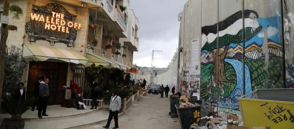 Banksy's Hotel of Discord Boasts 'World’s Worst View' Banksy's Hotel of Discord Boasts 'World’s Worst View' - Sputnik International