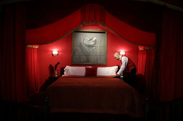 Banksy's Hotel of Discord Boasts 'World’s Worst View' - Sputnik International