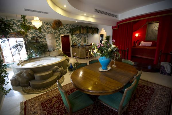 Banksy's Hotel of Discord Boasts 'World’s Worst View' - Sputnik International