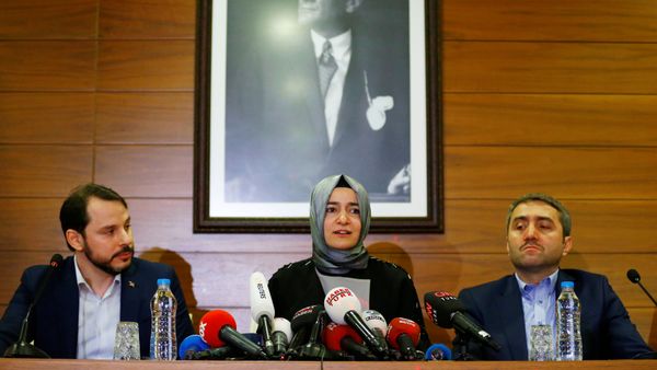 Turkey's Family and Social Affairs Minister Fatma Betul Sayan Kaya (C) speaks during a news conference at Ataturk International airport in Istanbul, Turkey, March 12, 2017. Turkey's Family and Social Affairs Minister Fatma Betul Sayan Kaya (C) speaks during a news conference at Ataturk International airport in Istanbul, Turkey, March 12, 2017. - Sputnik International