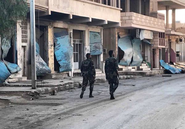 Soldiers walk past buildings destroyed during combat activities in the residential part of Ancient Palmyra in Homs Governorate, Syria - Sputnik International