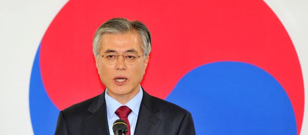This file photo taken on December 18, 2012 shows South Korea's presidential candidate Moon Jae-In of the opposition Democratic United Party speaking during a press conference at the party head office in Seoul. - Sputnik International