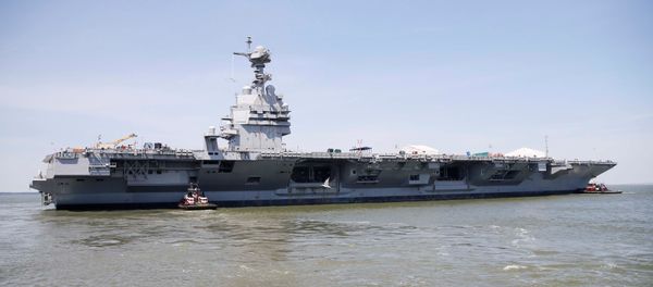 Pre-Commissioning Unit Gerald R. Ford (CVN 78) is maneuvered by tug boats in the James River during the aircraft carrier's turn ship evolution in Newport News, Virginia, U.S. June 11, 2016. - Sputnik International