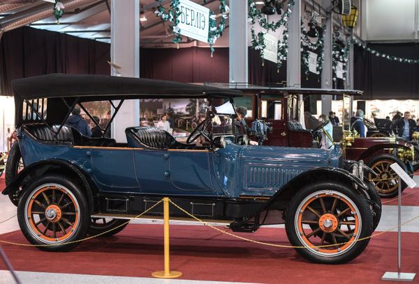 Old and Fashioned: Nicholas II Vintage Cars on Display in Moscow Old and Fashioned: Nicholas II Vintage Cars on Display in Moscow - Sputnik International