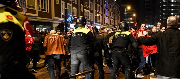 Demonstrators clash with riot police during running battles in the streets near the Turkish consulate in Rotterdam, Netherlands March 12, 2017. Demonstrators clash with riot police during running battles in the streets near the Turkish consulate in Rotterdam, Netherlands March 12, 2017. - Sputnik International