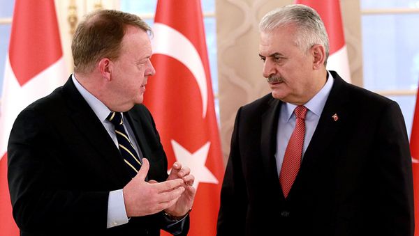 Picture taken on December 10, 2016 shows Turkish Prime Minister Binali Yildirim (R) speaking with his Danish counterpart Lars Lokke Rasmussen after a press conference following their meeting at the Cankaya Palace in Ankara. Picture taken on December 10, 2016 shows Turkish Prime Minister Binali Yildirim (R) speaking with his Danish counterpart Lars Lokke Rasmussen after a press conference following their meeting at the Cankaya Palace in Ankara. - Sputnik International