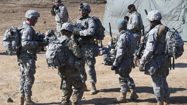 US soldiers gather during their drill at a military training field in the border city of Paju on March 7, 2017. - Sputnik International
