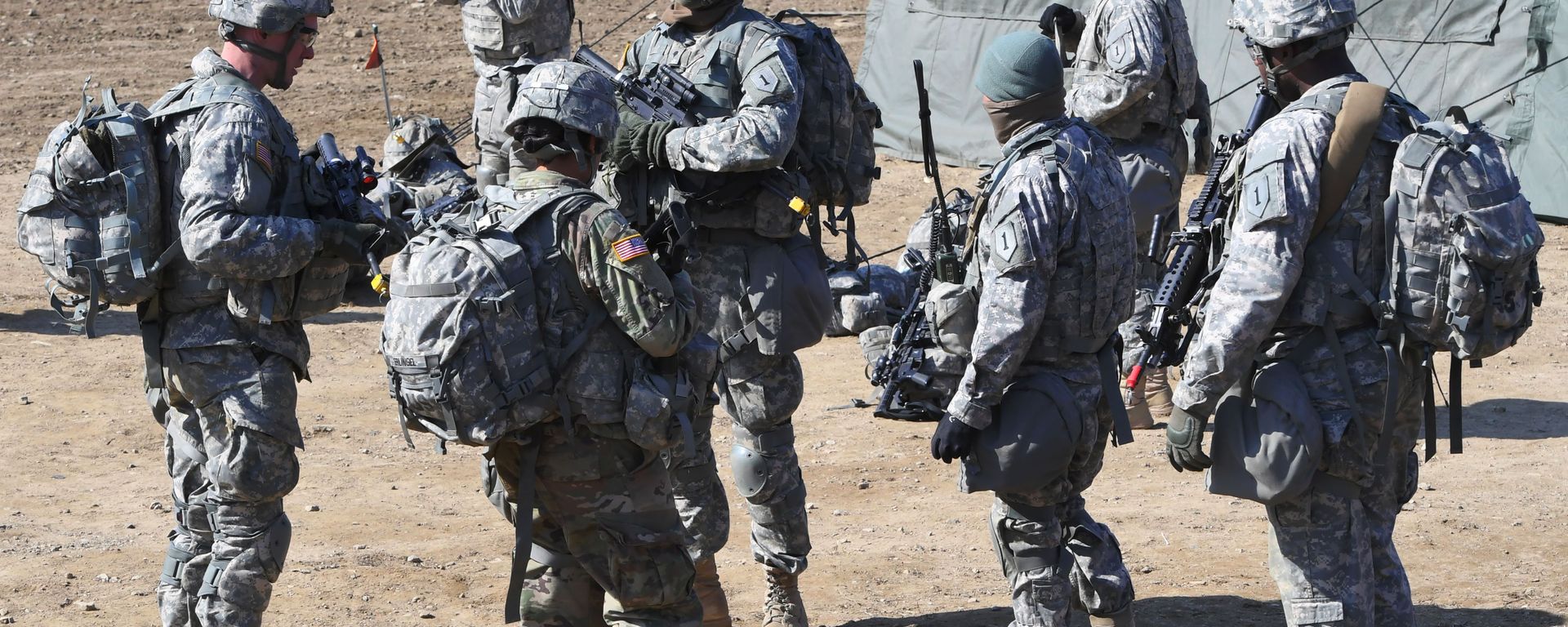 US soldiers gather during their drill at a military training field in the border city of Paju on March 7, 2017. US soldiers gather during their drill at a military training field in the border city of Paju on March 7, 2017. - Sputnik International, 1920, 01.10.2023