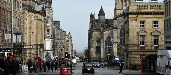 A Scottish Saltire flies from a pole atop a row of buildings on the Royal Mile in Edinburgh, on March 13, 2017. - Sputnik International