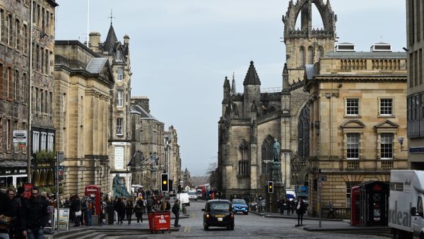 A Scottish Saltire flies from a pole atop a row of buildings on the Royal Mile in Edinburgh, on March 13, 2017. A Scottish Saltire flies from a pole atop a row of buildings on the Royal Mile in Edinburgh, on March 13, 2017. - Sputnik International