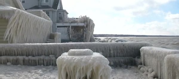 COLD WEATHER in New York Left a House COMPLETELY FROZEN and COVERED in ICE COLD WEATHER in New York Left a House COMPLETELY FROZEN and COVERED in ICE - Sputnik International