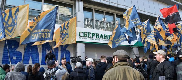 Radicals outside Russia's Sberbank central Kiev office. The radicals walled up some windows and the entrance of the office with concrete blocks. Radicals outside Russia's Sberbank central Kiev office. The radicals walled up some windows and the entrance of the office with concrete blocks. - Sputnik International