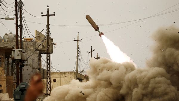 Iraqi rapid response members fire a missile against DAESH militants during a battle with the militants in Mosul, Iraq, March 11, 2017. - Sputnik International