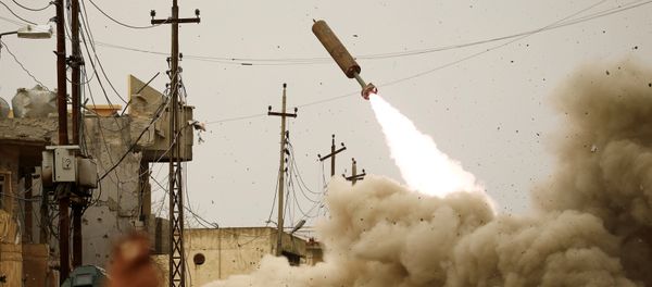 Iraqi rapid response members fire a missile against DAESH militants during a battle with the militants in Mosul, Iraq, March 11, 2017. - Sputnik International
