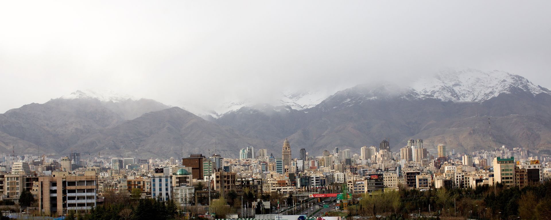 A general view of northern Tehran taken from Tabi'at (Nature) bridge on Modares highway. (File) - Sputnik International, 1920, 04.07.2023