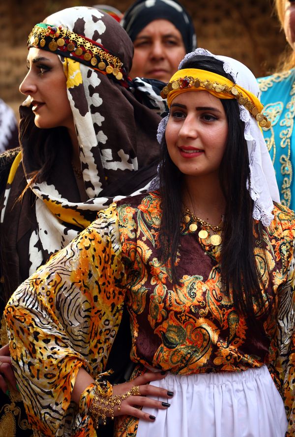 A traditional Kurdish outfit for women consists primarily of an ornate dress with exaggerated long sleeves and a pointed cuff known as a krass. A traditional Kurdish outfit for women consists primarily of an ornate dress with exaggerated long sleeves and a pointed cuff known as a krass. - Sputnik International