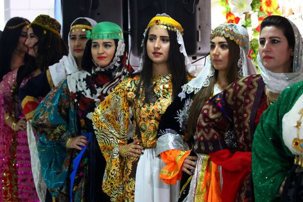 Syrian Kurds hit the catwalk to promote traditional attire. Syrian Kurds hit the catwalk to promote traditional attire. - Sputnik International