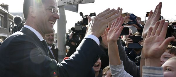 Dutch Prime Minister Mark Rutte gives 'high five' to children after casting his vote for the Dutch general election in The Hague, Netherlands, Wednesday, March 15, 2017 - Sputnik International