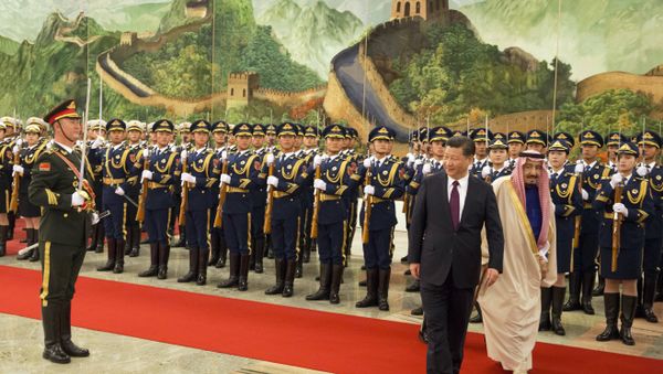 Chinese President Xi Jinping, second from right, and Saudi Arabia's King Salman, right inspect a Chinese guard of honor during a welcome ceremony in Beijing, China, Thursday, March 16, 2017 - Sputnik International