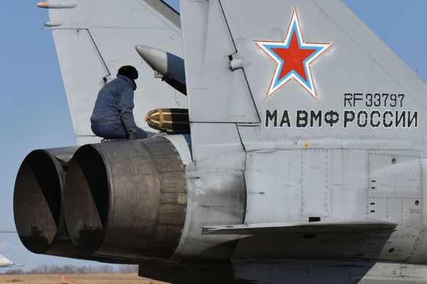 Airtight: Russian MiG-31 Interceptor Jets Practice Defending the Sky Frontier - Sputnik International