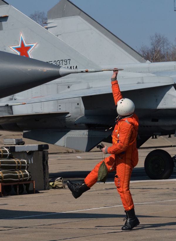 Airtight: Russian MiG-31 Interceptor Jets Practice Defending the Sky Frontier - Sputnik International