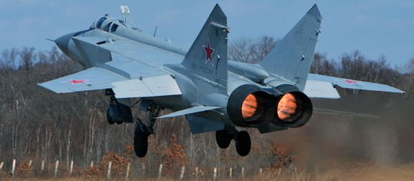 Airtight: Russian MiG-31 Interceptor Jets Practice Defending the Sky Frontier - Sputnik International