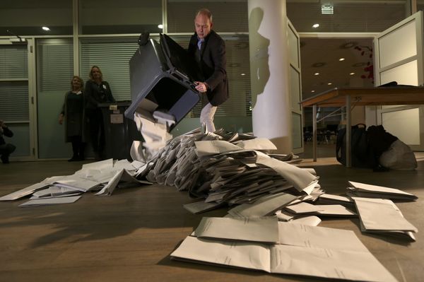 Ballots are emptied for counting as polling stations close in The Hague, Netherlands, March 15, 2017. Ballots are emptied for counting as polling stations close in The Hague, Netherlands, March 15, 2017. - Sputnik International