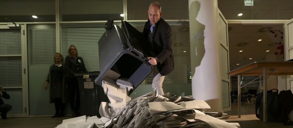 Ballots are emptied for counting as polling stations close in The Hague, Netherlands, March 15, 2017 Ballots are emptied for counting as polling stations close in The Hague, Netherlands, March 15, 2017 - Sputnik International
