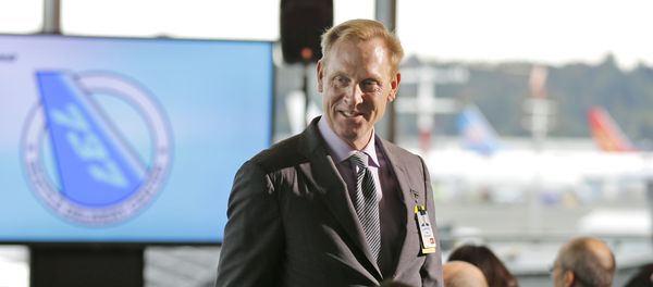 Pat Shanahan, senior vice president of Airplane Programs for Boeing Commercial Airplanes, greets guests at a re-opening ceremony for Boeing's newly expanded 737 delivery center, Monday, Oct. 19, 2015, at Boeing Field in Seattle - Sputnik International