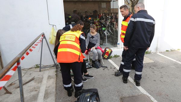 Firefighters give assistance to people near the Tocqueville high school in the southern French town of Grasse, on March 16, 2017 following a shooting that left eight people injured - Sputnik International