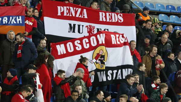The mainstream media is trying its best to conjure fears of so-called Russian football hooligans, Mikhail Starov, President of Manchester United's official fan-club in Russia, told Sputnik - Sputnik International