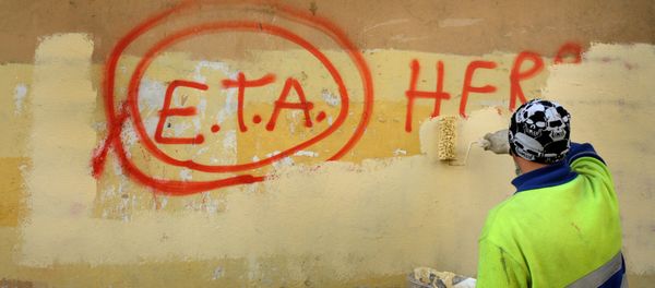 A municipal worker paints over graffiti reading ETA, The People Are With You in the Basque town of Guernica, Spain. A municipal worker paints over graffiti reading ETA, The People Are With You in the Basque town of Guernica, Spain. - Sputnik International
