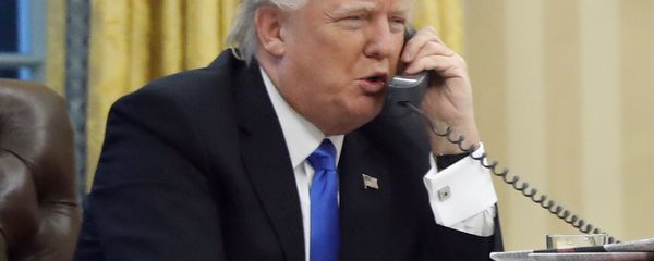 US President Donald Trump speaks on the phone - Sputnik International