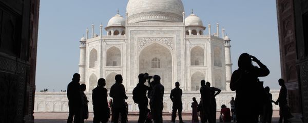 Tourists on the territory of the Taj Mahal palace in the city of Agra Tourists on the territory of the Taj Mahal palace in the city of Agra - Sputnik International