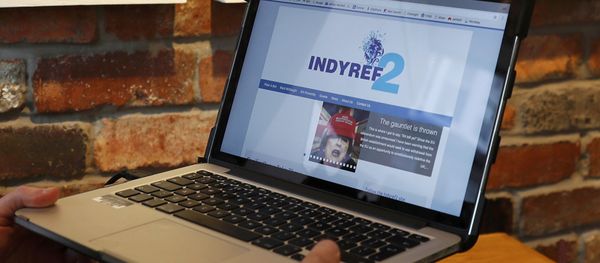 A man shows a computer screen with a website on a second independence referendum after Scotland's first minister Nicola Sturgeon announced she would seek a second referendum, in Edinburgh, Scotland March 13, 2017 A man shows a computer screen with a website on a second independence referendum after Scotland's first minister Nicola Sturgeon announced she would seek a second referendum, in Edinburgh, Scotland March 13, 2017 - Sputnik International