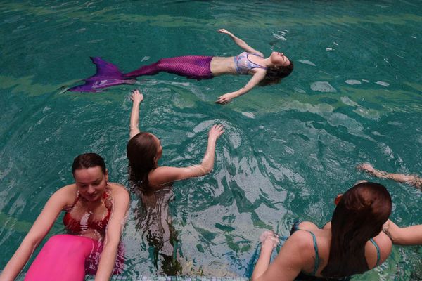 Aquatic Fairytale: A Moscow School Teaches Women How to Become Mermaids - Sputnik International