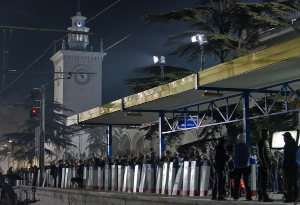 Extras on the set of Alexei Pimanov's film Crimea at the train station in Simferopol - Sputnik International